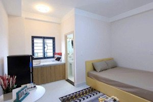 phòng đẹp cửa sổ thoáng full nội thất ngay etown cộng hoà tân bình