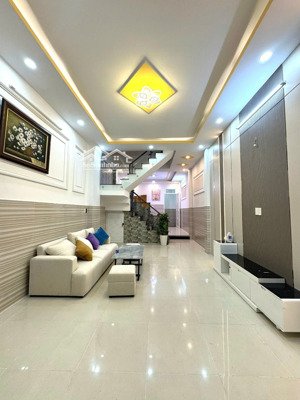 bán nhà 2,5 tầng đường chiến lược ,bình tân dt 64m2 tặng full nội thất chỉ 5,45 tỷ