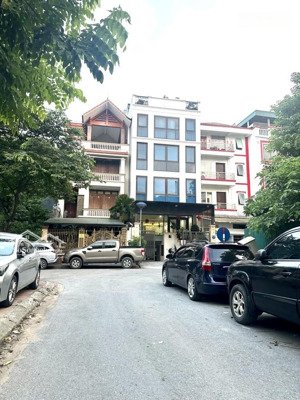 siêu phẩm apartment phố đi bộ tây hồ dòng tiền khủng 210m2 - 142 tỷ. o929 o72 58 hai.