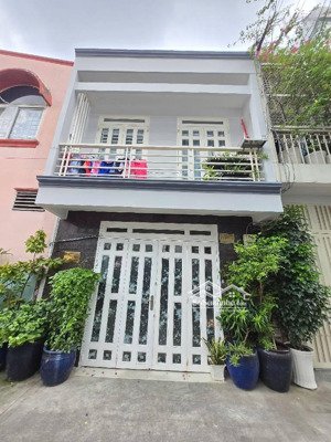 nhà đẹp, giá tốt, 70m2, hẻm ô tô 4m. gần mt, công viên