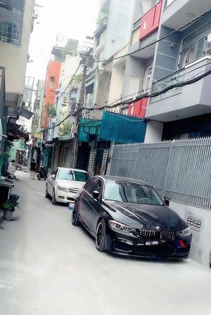 nở hậu - 1 căn ra mặt tiền - xe hơi vào nhà