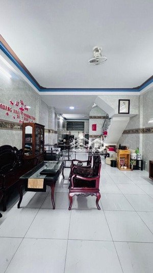 nhà 4 tầng 4 pn , sân thượng, mt đường số 5x19 -9,8 tỷ+ vị trí : 28 đường số 1, kdc sài gòn , p7