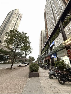 siêu vip! dòng tiền hơn 450tr/năm, căn shophouse 2 tầng k park mặt đường lê trọng tấn. xem nhà 24/7