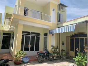 nhà 2 tầng & nhà cấp 4 hẻm hưng đạo - cách biển hòn chồng : 250m giá : 14,5 tỷ