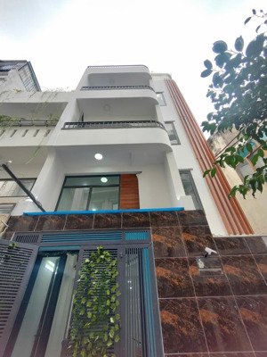 nhà mới xây cho thuê giá rẻ hẻm xe hơi đường dương quảng hàm