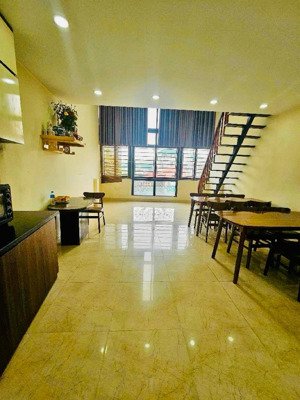 hộ khẩu hai bà trưng, nhà 6 tầng thang máy, 72m2 sổ đỏ, cách phố 20m, nhà đẹp ở luôn, giá 13.5 tỷ