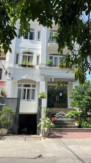 bán nhà nguyễn văn hưởng, 8x25, 1 hầm, 5 tầng, 10pn, gần trường bis 75 tỷ