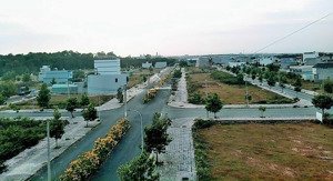 bán gấp 1 lô liền góc và kế góc, hàng hiếm trục chính 32m nối từ tl25b qua ql 51 trong kdc an thuận