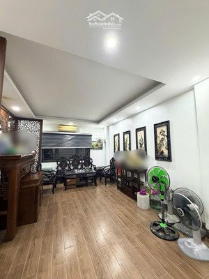 bán nhà phân lô chùa láng đống đa, 40m*5 tầng, sổ đỏ chính chủ, ngõ thông, kinh doanh