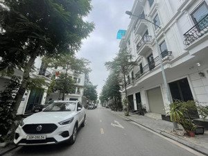 giảm 500 triệu liền kề luxury kiến hưng 74m 5 tầng mt 7m thang máy