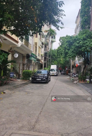 bán nhà hoàng quốc việt 70m, phân lô, 2 thoáng, ô tô tránh, 10m ra phố, 24.5 tỷ, có thương lượng