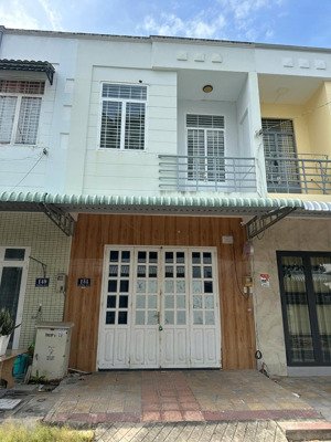 cho thuê nhà 1 trệt 1 lầu b2 hưng phú 1, 2 phòng ngủ, 2 máy lạnh, đậu oto, lộ 12m, đông nam