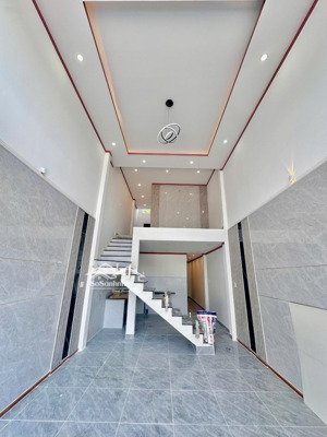 cần tiền làm ăn bán nhà trước tết, nhà 1 trệt 1 lửng sổ riêng thổ cư 100% gần cây xăng đức hưng