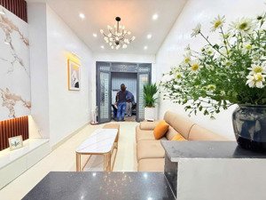 nhà mới đón tết - gần hồ tây - 30m ra oto - tầm tiền quá hiếm