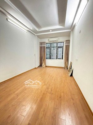 chính chủ bán nhà nguyễn đức cảnh, nhà 5 tầng, dt 42 m2, 3pn, giá chỉ 8 tỷ. lh; 