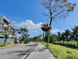 lô biệt thự duy nhất ngang 18m có nhà 3,5 tầng tọa lạc tại fpt đà nẵng