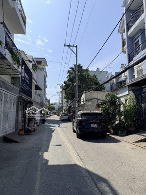 nhà hẻm xe hơi thông nhiều hướng ngang 5m nhà sẵn kết cấu còn mới tốt, kế kdc namlong phú thuận q7