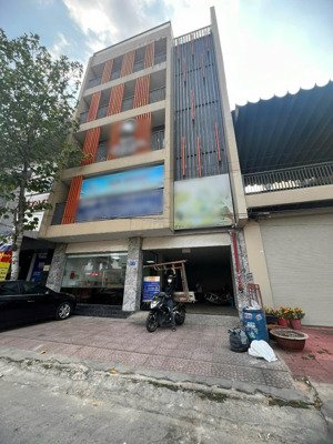 cho thuê mặt bằng vp toà nhà ngay ngã tư 550 đường lớn,đủ phòng giám đốc, nhân sự