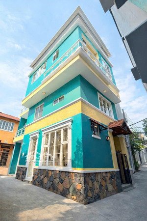 nhà trung tâm q 10 , 4 tầng btct , 20 m ra mt , nhà mới xách vali vào ở ngay , nhỉnh 6 tỷ