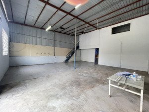 cần cho thuê gấp kho xưởng thạnh xuân 52, ngay cống số 2, 8x13m, đường nhựa 10m