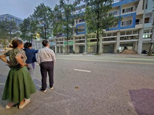 bán căn hộ ngay đường bùi thị xuân