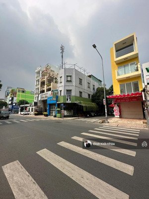 tốt nhất đường độc lập, khuôn 9x30m ngay góc độc lập - kênh nước đen sầm uất, giá chỉ 145tr/m2