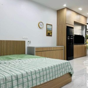 chính chủ cho thuê căn hộ 50m2 full đồ,có ban công, máy giặt riêng phố bồ đề giá 7 triệu:0916393862