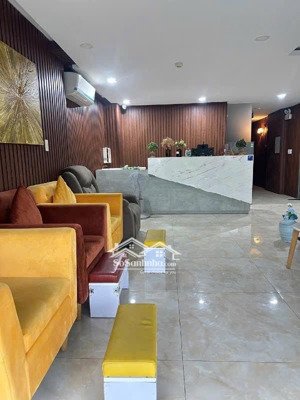 chuyển nhượng nhà 6 tầng gần biển mỹ khê, khu phố hàn sầm uất, cơ sở vật chất đầy đủ,dòng tiền ngay