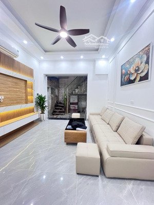 nhà đón tết phố thịnh hào 2 gần otô 30m ra phố xây mới 5t tặng nội thất ở sướng 33m2 giá 7.9ty