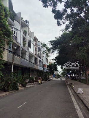 8,39 tỷ nhà mặt tiền view công viên p10q6
60m2, 3 tầng trệt, 2 lầu, 3pn 3wc