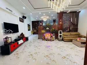 biệt thự vip khu tên lửa 10 x 21m, 2 tầng, đậu được 2 ô tô - giáp q6 - gần công viên phú lâm