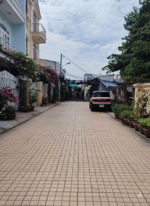 bán nhanh đất hơn 4 tỷ xe tải tránh phạm hữu lầu giáp quận 7- 5x20m.sổ hồng riêng -kdc hiện hữu