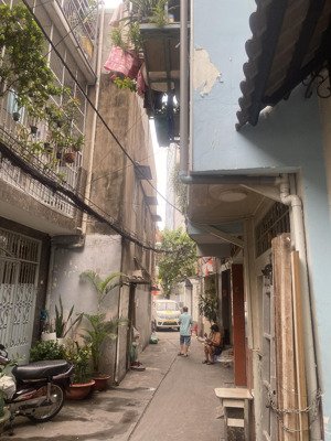 chính chủ bán nhà đẹp 4 tầng cạnh mặt tiền huỳnh văn bánh hơn 4tỷ