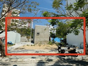 cần bán lô đất cách biển phạm văn đồng chỉ có 30m ( có sổ, xây dựng tự do) gần bãi tắm hòn chồng