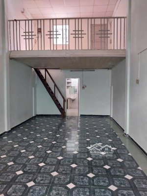 nhà thuê nguyên căn 1 trệt+1 lửng,4mx12m,p. hòa binh (cũ p.5,q.11), hồ chí minh. giá; 7triệu/ tháng