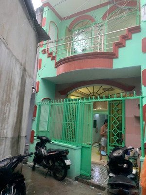 nhà lưu hữu phước p15 q8. 4,2x10m. 1 lầu 3pn 2wc ban công sân nhỏ. shr giá 4tỷ