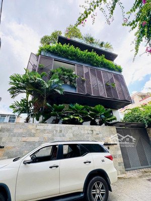 không thể bỏ lỡ. 8.5m ngay nguyễn gia trí. tiện xây mới. dài 23m. cn 198.5611m2. hđt: 70tr