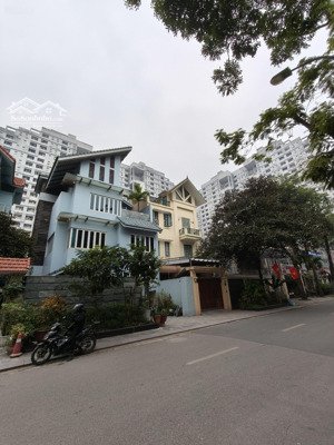 bán bt 241m2 giá siêu hời tại trần thái tông, cầu giấy, hà nội, 128,2 tỷ