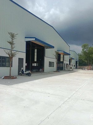 bán xưởng mới xây đang cho thuê 450tr 1/ tháng, hợp đồng 5 năm, xưởng có hoàn công pcc tự động,