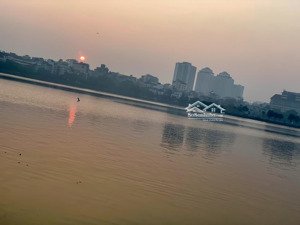 nhỉnh 9 tỷ có nhà đẹp lô góc đón tết-3 bước ra hồ tây-ngõ thông -thẳng tắp-gần phố nguyễn đình thi