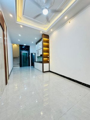 cực hiếm có 1_0_2, trung tâm phố đắc địa _40m² sổ đỏ _5 tầng thang máy, về ở luôn chỉ hơn 10 tỷ