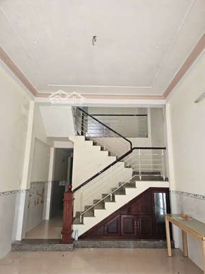 bán nhà 2 tàng dt 60m2...
đg 5m5.....
khu vuc nai hiên sơn trà cách biên 5. phut.....chơ.