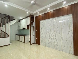 cổ linh- thạch bàn, bán nhà mới koong, về ở ngay đón tết