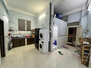 bán căn hộ 2pn lầu 2 quận 5 giá chỉ 1.69 tỷ