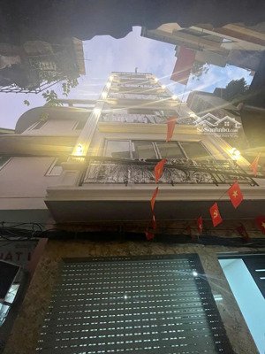 bán nhà ngõ 135 phố đội cấn lô góc, 7 tầng thang máy doanh thu 1.2 tỷ/năm 1, dt 55/60m2 mới
