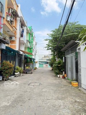 hẻm dân trí xe hơi tận nhà - ngay trường học võ trường toản - 4x12.2m - 2 tầng - q12