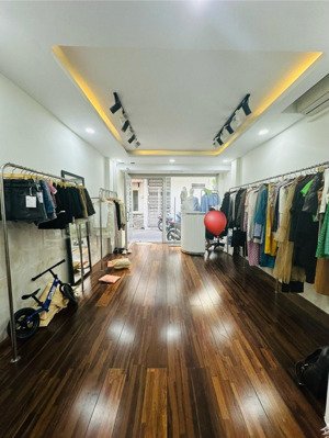 bán nhà cách mạng tháng quận 10, dt 43m2, 3 tầng, hẻm ô tô thông