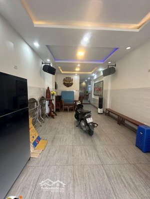 lộc xuân bán giá thỏa thuận. mtkd siêu lời đô đốc lộc. ngang 4,5m nở hậu 7,5m 4 tầng có thang máy