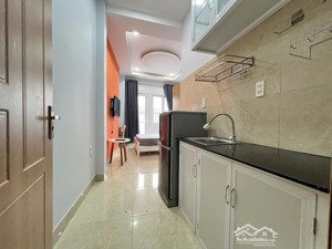 cho thuê chdv studio full nội thất có ban công quận 3
