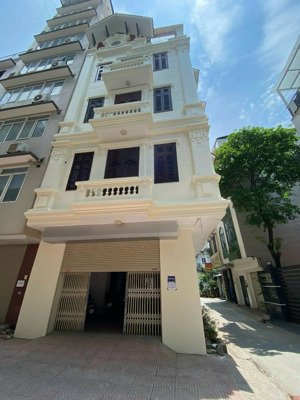 cho thuê nhà đường nguyễn cơ thạch, nam từ liêm. dt 135m, 5 tầng, căn góc 2 mặt tiền. giá 38tr/th